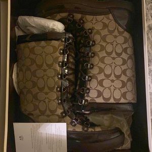 Sz9 coach snow boot like new